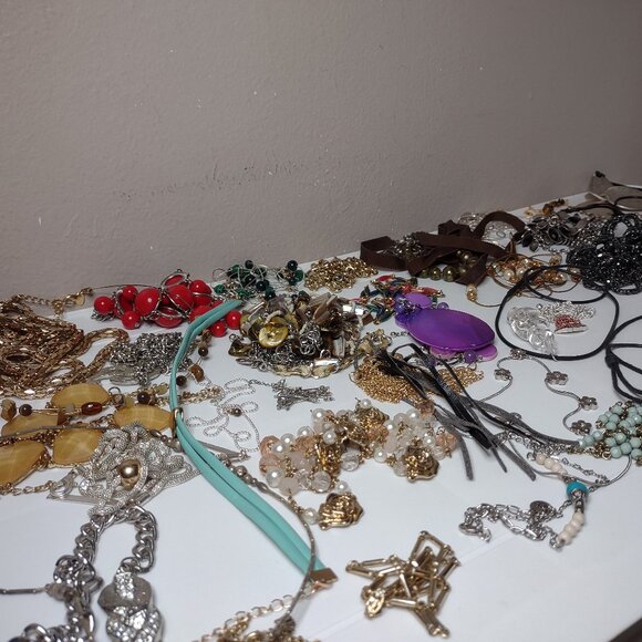 Lot Of Over 40 Necklaces - Picture 1 of 16